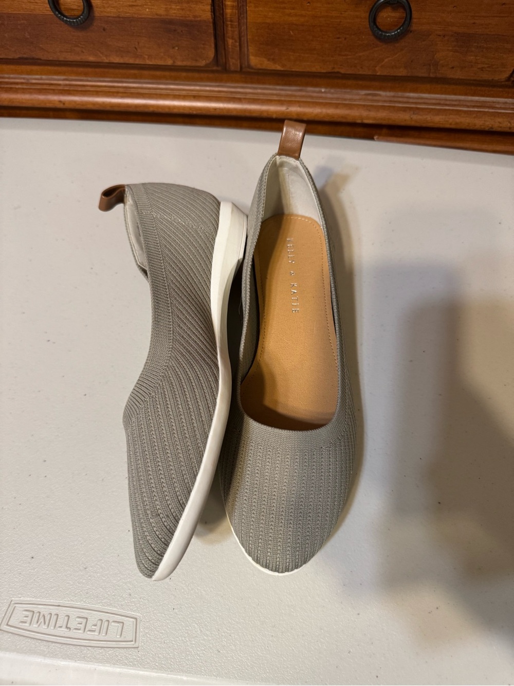 Kelly and Kate 9M Grey Knit Slip-On Flats
New without box